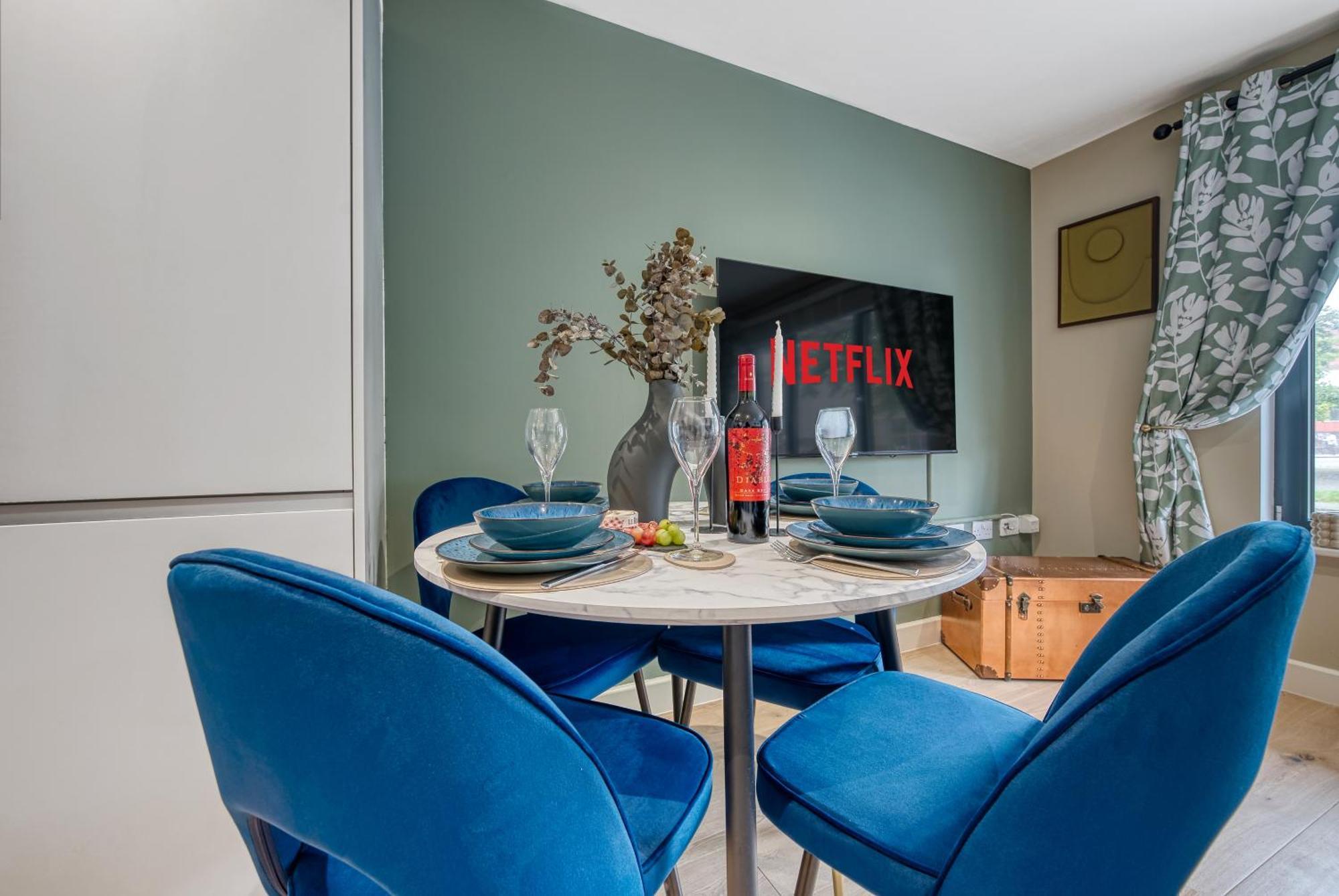 1 Bedroom Ocean Village Luxurious, Stylish & Cosy Apartment, Central Location In Southampton, Sleeps 4 - Summer Special Offer! - By Blue Puffin Stays Exterior photo