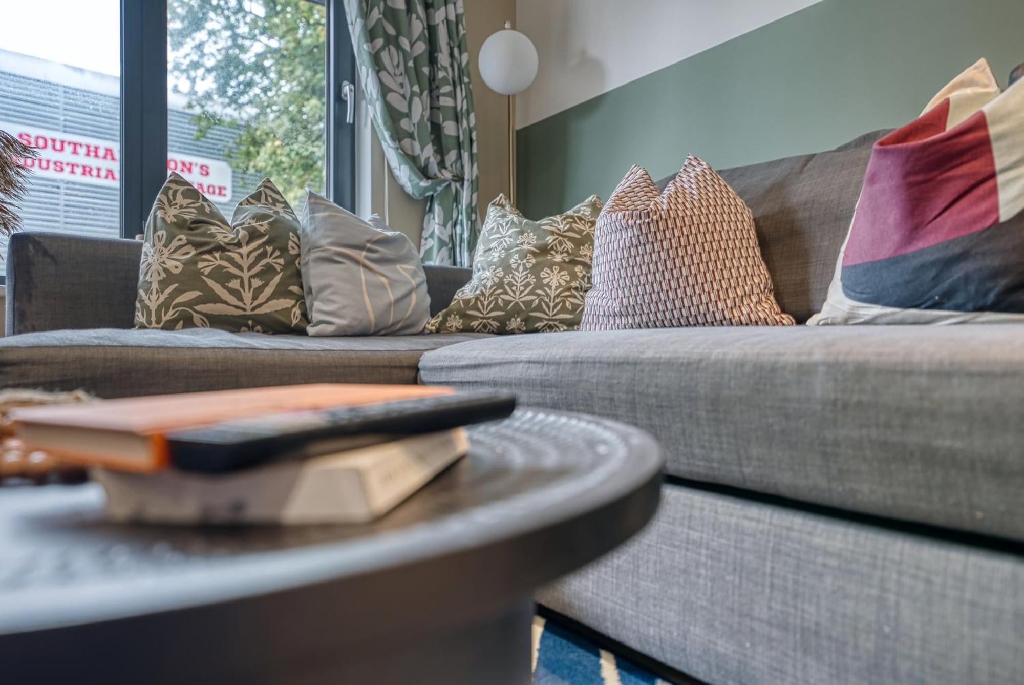 1 Bedroom Ocean Village Luxurious, Stylish & Cosy Apartment, Central Location In Southampton, Sleeps 4 - Summer Special Offer! - By Blue Puffin Stays Exterior photo
