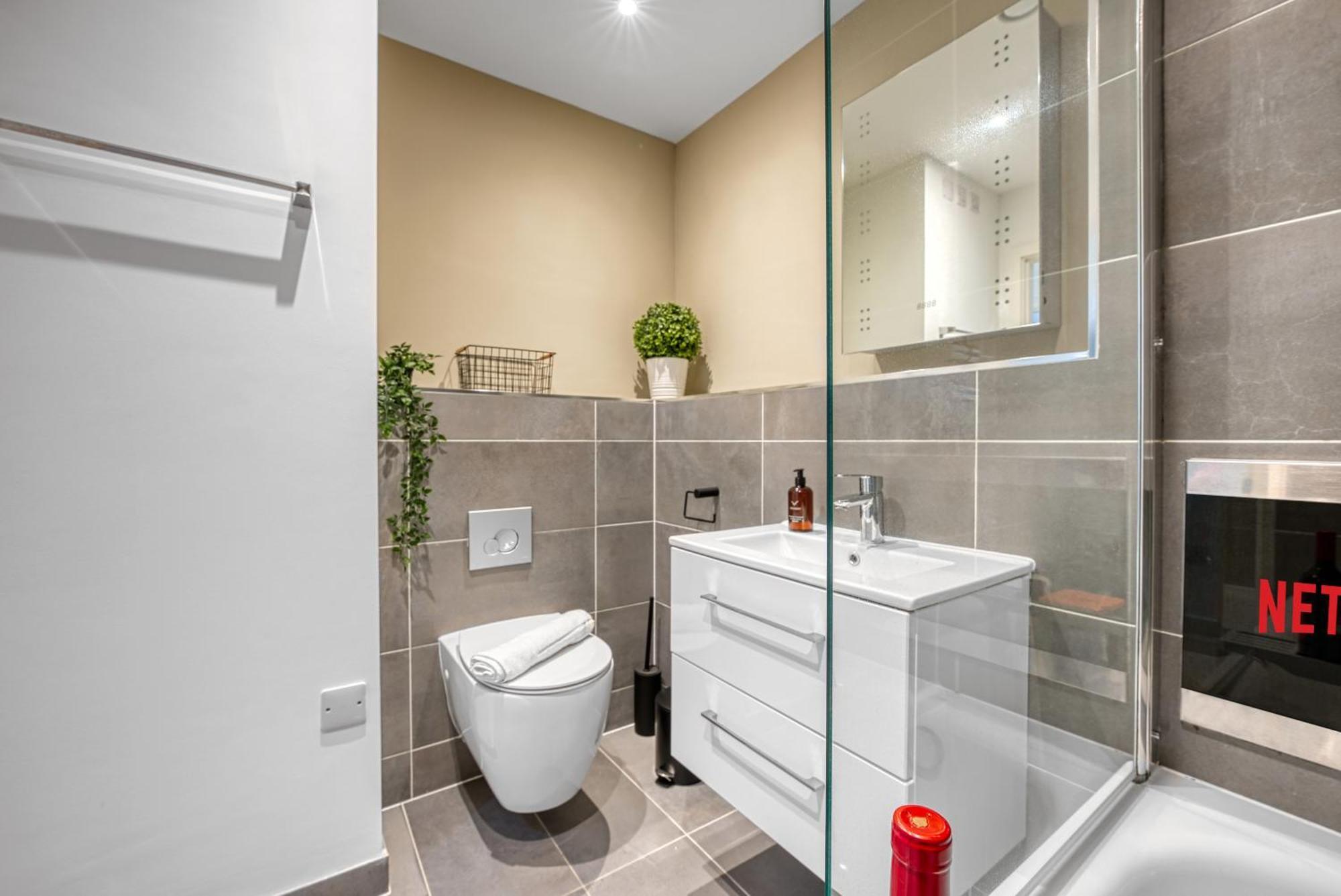 1 Bedroom Ocean Village Luxurious, Stylish & Cosy Apartment, Central Location In Southampton, Sleeps 4 - Summer Special Offer! - By Blue Puffin Stays Exterior photo
