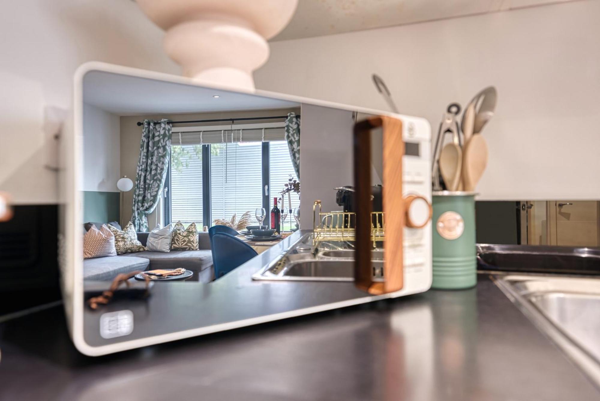 1 Bedroom Ocean Village Luxurious, Stylish & Cosy Apartment, Central Location In Southampton, Sleeps 4 - Summer Special Offer! - By Blue Puffin Stays Exterior photo